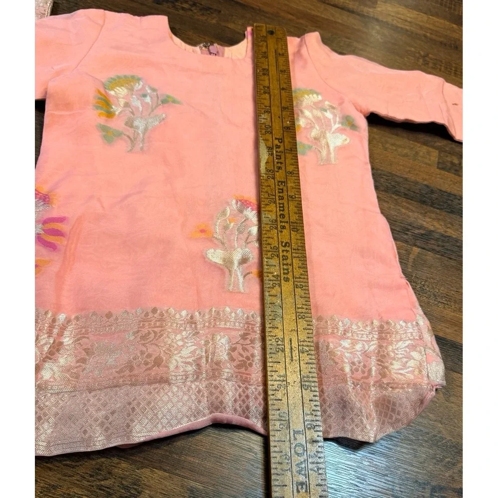 Festive kurta with metallic zari floral motif.  Size 12/18 months.